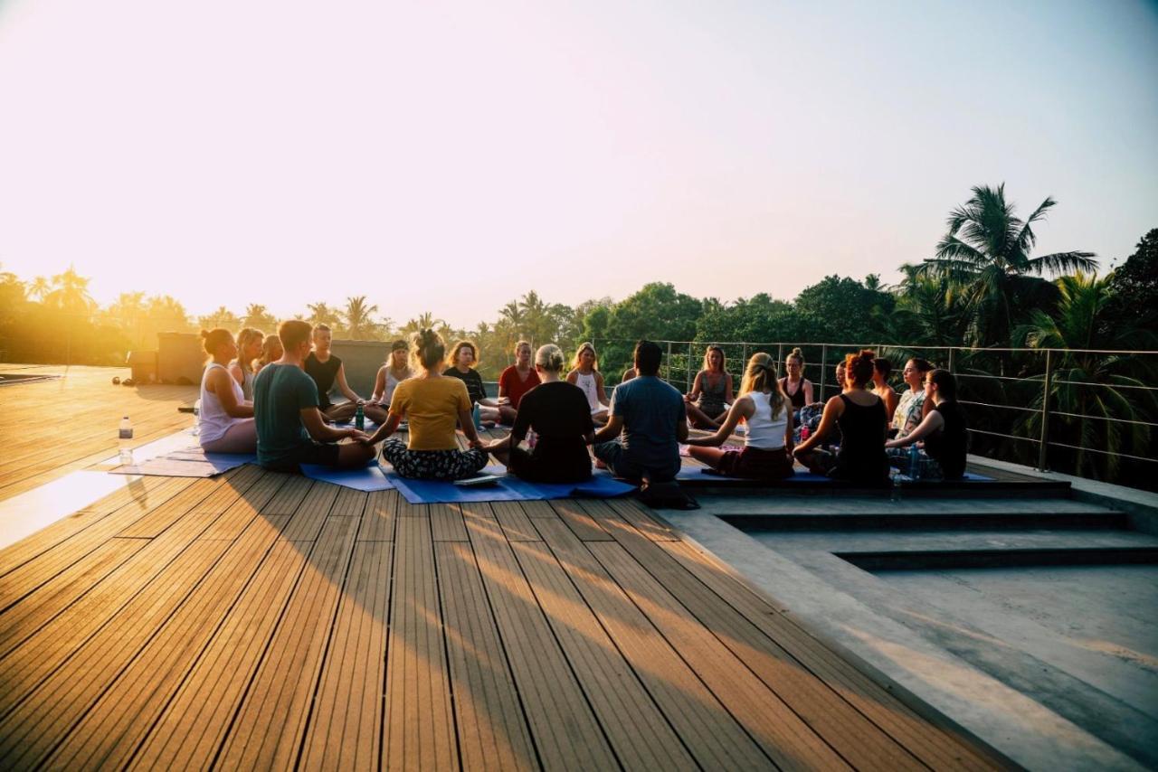 The Salty Pelican Yoga & Surf Retreat ديكويلاّ تين المظهر الخارجي الصورة