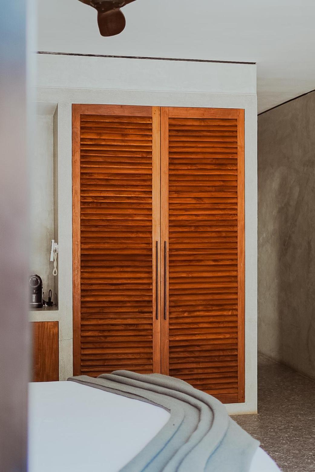 The Salty Pelican Yoga & Surf Retreat ديكويلاّ تين المظهر الخارجي الصورة
