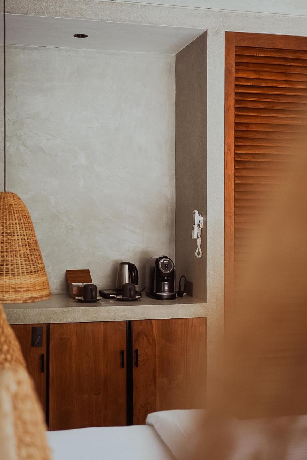 The Salty Pelican Yoga & Surf Retreat ديكويلاّ تين الغرفة الصورة