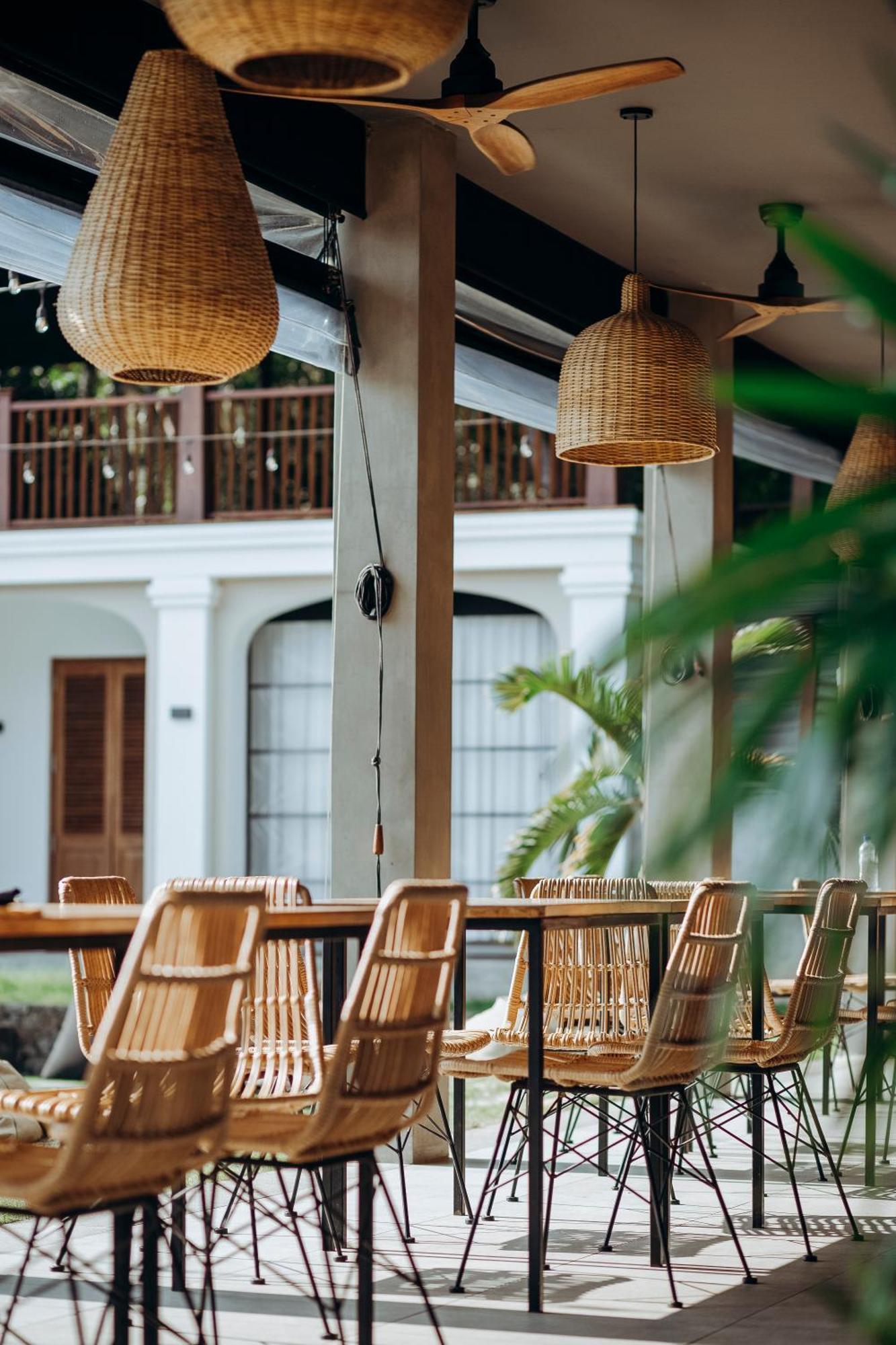 The Salty Pelican Yoga & Surf Retreat ديكويلاّ تين المظهر الخارجي الصورة